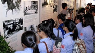 Photo exhibition marks General Giap’s 100th birthday